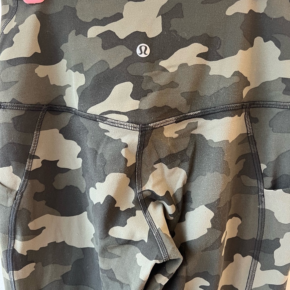 Lululemon Align 25" Leggings w/ Pockets in Heritage Camo Olive Size 6 - Picture 6 of 7